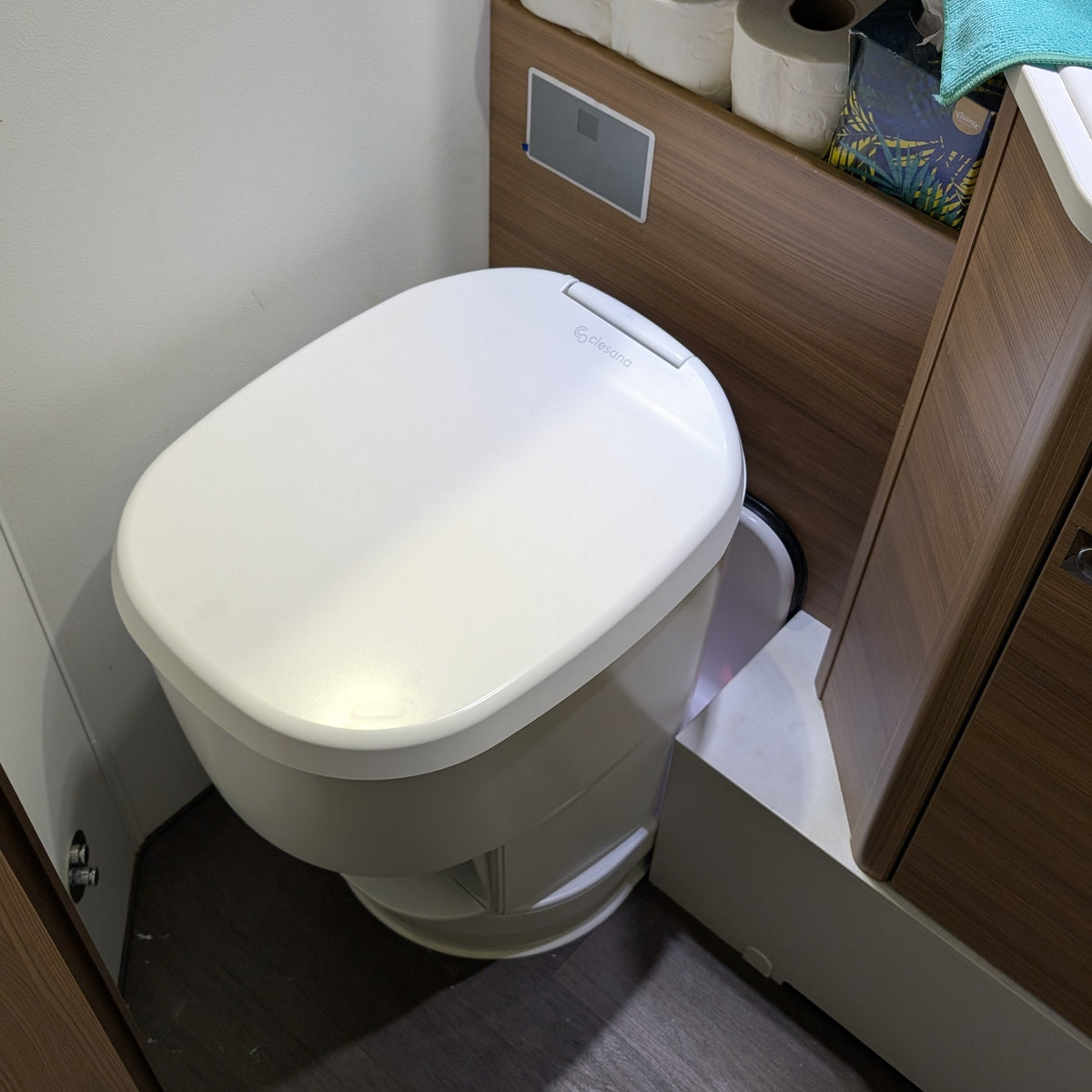 Sanitaire Clesana installé dans un camping-car