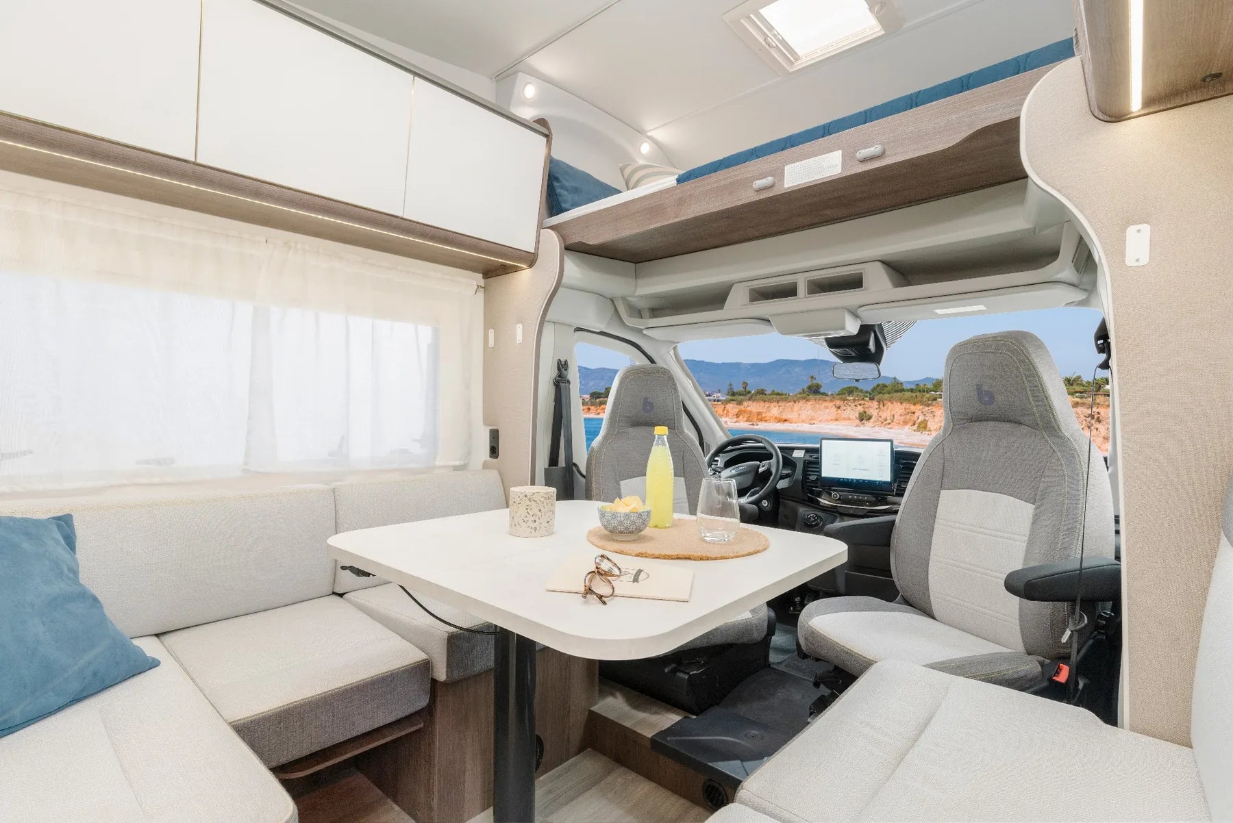 Salon en L et lit capucine du Benimar S325 UP